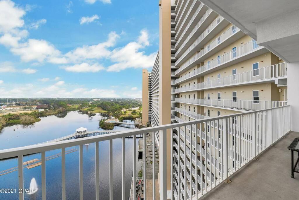 Spacious, Cozy 2brd /2bath - Laketown Wharf *